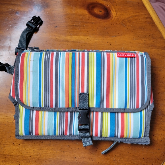 Like New Kids Changing Pad Colorful Design Perfect Condition Traveler Bag Pad - Picture 1 of 5